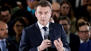 Αντιμέτωπη με δύο προτάσεις μομφής σήμερα η γαλλική κυβέρνηση