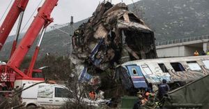 Στους 57 οι επιβεβαιωμένοι νεκροί από το σιδηροδρομικό δυστύχημα στα Τέμπη