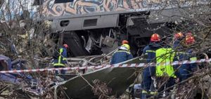 Τριήμερο εθνικό πένθος με απόφαση Μητσοτάκη για το πολύνεκρο σιδηροδρομικό δυστύχημα στα Τέμπη