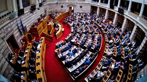Βουλή: Μάχη για την τροπολογία-μπλόκο στον Κασιδιάρη - Αποχή ΣΥΡΙΖΑ