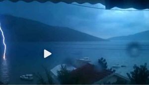 Ρόδος: Στα χέρια της ΕΛ.ΑΣ βίντεο με τον θάνατο τουρίστα από κεραυνό στη θάλασσα