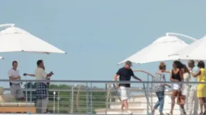 Το ζεύγος Ομπάμα βουτιά στην Αντίπαρο και για ψάρι στη Νάουσα
