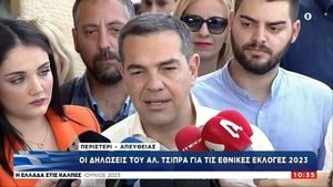 Ψήφισε στο Περιστέρι ο Αλέξης Τσίπρας