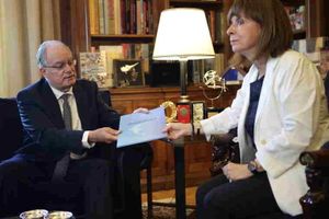 H διαδικασία για τον σχηματισμό κυβέρνησης - Στον πρόεδρο της Βουλής τα αποτελέσματα των εκλογών