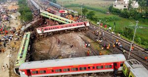 Τραγωδία στην Ινδία: Στους 288 οι νεκροί από το σιδηροδρομικό δυστύχημα