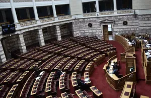 Εκτίμηση για οκτακομματική βουλή- ΝΔ: 40,5%- ΣΥΡΙΖΑ: 17,9% - Όλα τα ποσοστά