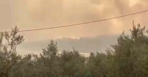 Φωτιά στη Μαγνησία: Εκρήξεις σε αποθήκη πυρομαχικών της 111 Πτέρυγας Μάχης στη Νέα Αγχίαλο
