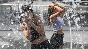 Καύσωνας: Στα "κόκκινα" για τις επόμενες επτά με οκτώ ημέρες - Κυριακή "ψηνόμαστε"