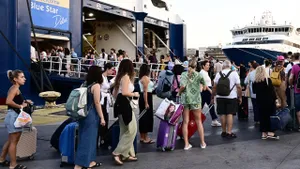 Σαββατοκύριακο της μεγάλης φυγής των αδειούχων από την Αθήνα
