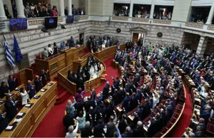 Ορκίσθηκαν οι νέοι βουλευτές - Oκτώ κόμματα στη νέα Βουλή