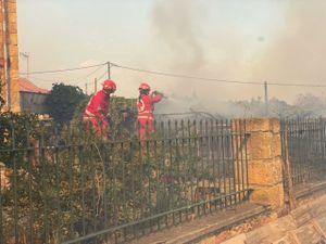 Mάχη με τις φλόγες στην Αλεξανδρούπολη - Κοντά στη βιομηχανική ζώνη η φωτιά