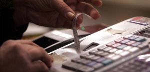 Όλα τα ονόματα των φοροφυγάδων που χρωστούν πάνω από 150.000 ευρώ – Δείτε λίστες