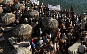 Η εγκύκλιος του αντιεισαγγελέα του ΑΠ για την ελεύθερη πρόσβαση σε όλες τις παραλίες και το "Κίνημα της Πετσέτας"