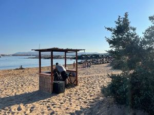 Συνεχίζονται οι κινητοποιήσεις για ελεύθερες παραλίες – Συλλήψεις και κλείσιμο beach bar