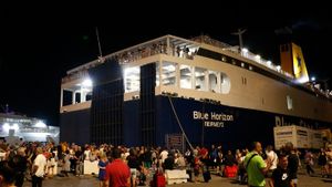 Με καθυστέρηση περίπου έξι ωρών απέπλευσε το Blue Horizon λόγω διαμαρτυρίας πολιτών