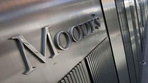 Moody's: Aναβάθμιση του αξιόχρεου της Ελλάδας κατά δυο βαθμίδες, σε Ba1 από Ba3