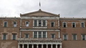 Στη Βουλή σήμερα το προσχέδιο του προϋπολογισμού 2024 - Παρεμβάσεις 2,5 δισ. ευρώ για 3 εκατ. νοικοκυριά
