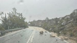 Ρόδος: Πλημμύρες και κατολισθήσεις λόγω της κακοκαιρίας