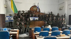 Ο IDF ύψωσε την ισραηλινή σημαία στο «κοινοβούλιο» της Χαμάς στη Γάζα
