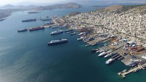 Ξεκαθαρίζει το πολεοδομικό τοπίο μεταξύ λιμένων και δήμων