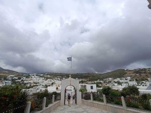 Πάρος - Αντίπαρος: Μήνυμα 112 στα κινητά -Ξαφνικές μπόρες στο νησί