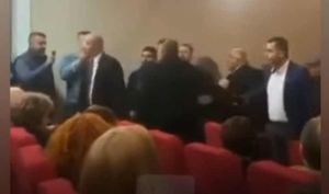 Λέρος: Προπηλακισμοί και σπρωξίματα στην ορκωμοσία του νέου δημοτικού συμβουλίου