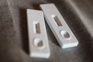 Σε έξαρση ο κορονοϊός: «Συναγερμός» από τον ΕΟΔΥ - Μαγιορκίνης: Έχουμε πάνω από 1.500 ασθενείς στα νοσοκομεία