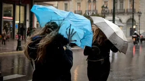 Καιρός: Επιδείνωση με ισχυρές βροχοπτώσεις και θυελλώδεις νοτιάδες στις θάλασσές μας
