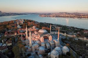 Επανέρχεται το εισιτήριο εισόδου στην Αγία Σοφία για τους αλλοδαπούς τουρίστες