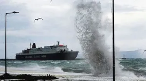 Απαγορευτικό απόπλου λόγω ισχυρών ανέμων στο Αιγαίο που φθάνουν τα 9 μποφόρ