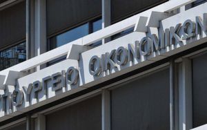 ΥΠΟΙΚ: Προσωποποιημένες ρυθμίσεις για μεσαίους και μεγάλους οφειλέτες