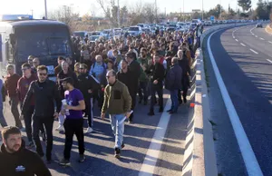 Κυβέρνηση: Έχουμε κάνει και συνεχίζουμε να κάνουμε ό,τι είναι εφικτό προς όφελος των αγροτών - Αλλά γιατί τα τρακτέρ στις εθνικές οδούς;