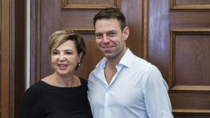 Η Γεροβασίλη αδειάζει τον Κασσελάκη για το ερωτηματολόγιο στο iSYRIZA