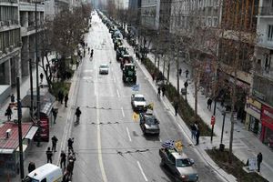 Αποχωρούν συντεταγμένα οι αγρότες από το Σύνταγμα