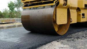 Ξεκίνησαν εργασίες ασφαλτόστρωσης στην Οία