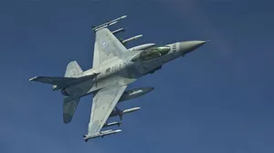 Πτώση F-16 στη νήσο Ψαθούρα κοντά στην Αλόννησο - Πιλότος πρόλαβε να εκτιναχθεί από το αεροσκάφος