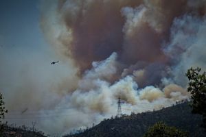 Φωτιά στην Πάρνηθα : Μήνυμα του 112 – Επιχειρούν ισχυρές δυνάμεις της Πυροσβεστικής
