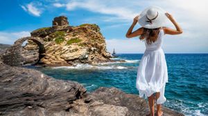 Το ελληνικό νησί που είναι πρώτο ανάμεσα στα 11 πιο υποσχόμενα μέρη του κόσμου για διακοπές το 2025