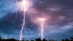 Ισχυρές βροχοπτώσεις με κεραυνούς σήμερα Παρασκευή