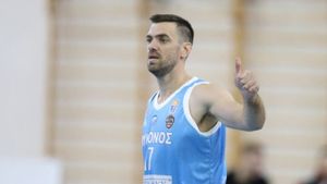 Μάντζαρης: «Απολαμβάνω το μπάσκετ στη Μύκονο, ο κόσμος μάς έχει αγκαλιάσει» (video)