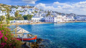 Τρομοκρατημένη δασκάλα στη Μύκονο: Καταστροφές στο σπίτι και στο αυτοκίνητό της