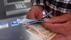 Συντάξεις Μαΐου: Πότε θα πληρωθούν σε δικαιούχους ΟΑΕΕ, ΙΚΑ, ΝΑΤ και Δημοσίου