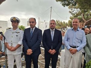 Eπίσκεψη του Φίλιππου Φόρτωμα σε Πάρο και Αντίπαρο