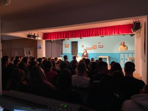 Το "Φίλεμα" της Θ.Ο. Νάουσας Πάρου στα Λύκεια του νησιού