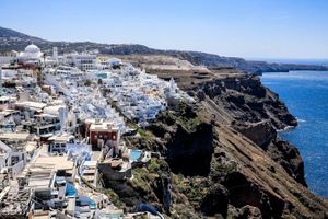 Σαντορίνη: Tο υπ. Περιβάλλοντος βάζει φρένο σε 5άστερη ξενοδοχειακή επένδυση με βίλες στη Βλυχάδα