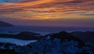 Το ελληνικό νησί που οι Times αποκαλούν «βασίλισσα των αντιθέσεων»