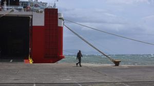Σε ισχύ το απαγορευτικό απόπλου λόγω θυελλωδών ανέμων – Σε ποια λιμάνια παραμένουν δεμένα τα πλοία
