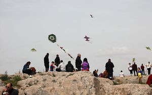 Καιρός: Τελευταία Κυριακή της Αποκριάς με βροχές και βοριάδες – Με ηλιοφάνεια το πέταγμα του χαρταετού