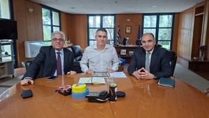 Συνάντηση του δημάρχου Πάρου και του προέδρου ΔΕΥΑΠ με τον Υπουργό Υποδομών για το νέο αεροδρόμιο Πάρου