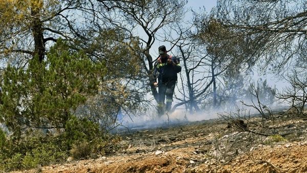 Βελτιωμένη η εικόνα στις πυρκαγιές σε Δυτική Αττική, Ρόδο και Λακωνία - Δεν υπάρχει κάποιο ενιαίο μέτωπο